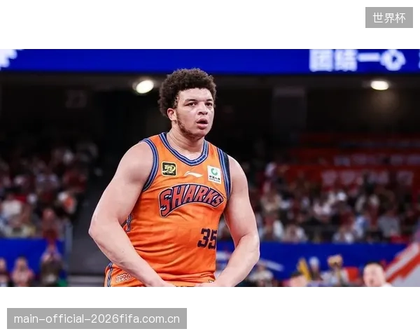 前NBA盖帽王怀特塞德镇守内线，当选CBA赛季最佳防守球员。